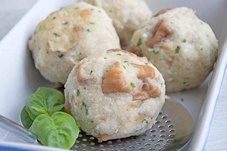 Knödel mit altem Brot Rezept GuteKueche ch