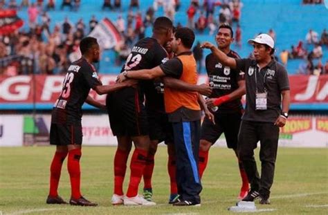Persipura Jayapura Lebih Dekat Ke Degradasi Daripada Juara Liga 1