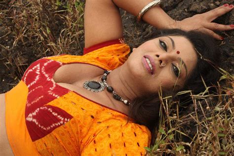 Blog10 Hot Tamil Actress Swati Verma Spicy Photos
