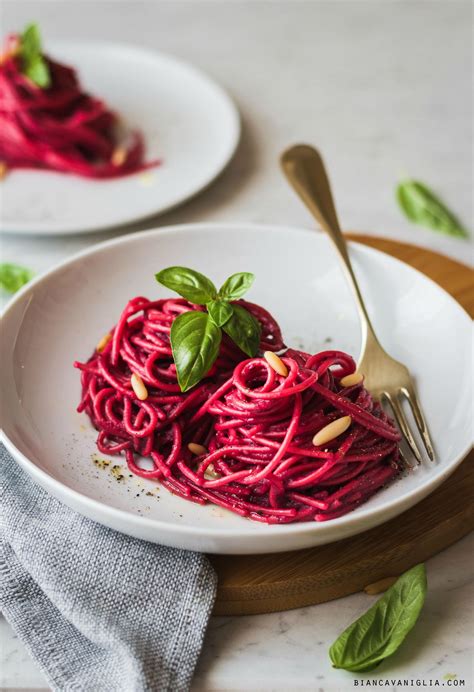 Scoprite le ultime ricette con barbabietole: Spaghetti integrali con crema di barbabietola rossa ...
