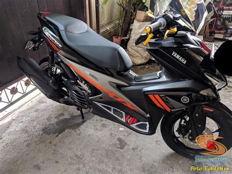 Modifikasi Yamaha Aerox 155 warna belang merah hitam gans...hehehe