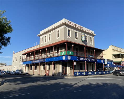 Semaphore Hotel | Dog Friendly Pub in Semaphore | Pupsy