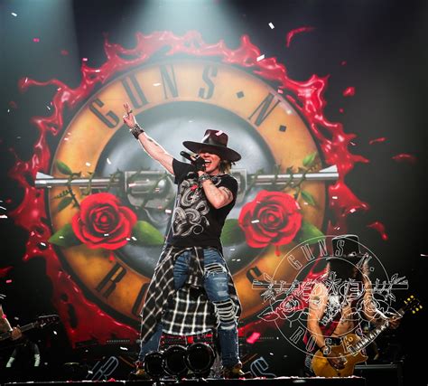 Axl rose (born william bruce rose, jr.; These Guns N' Roses Shows Look Phenomenal. No, Really ...