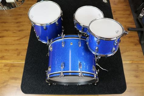 Ludwig Classic Maple Pro Beat 24 Drum Kit In Blue Sparkle