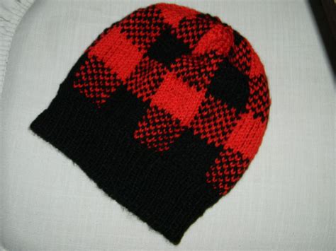 That makes these hat patterns a good way to practice those skills before using them in larger projects. http://www.leeleeknits.com/buffalo-plaid-hat-knitting ...
