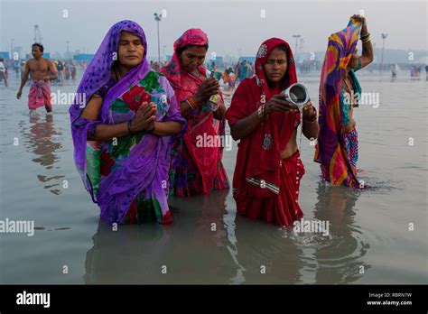 Pilgrims Take Holy Bath At Gangasagar Fair Stock Photo Alamy