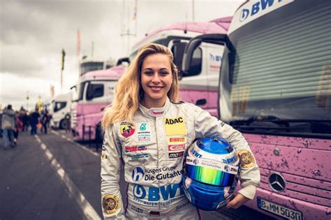 Im letzten jahr hatte sophia flörsch einen heftigen unfall in macau. Pilotul de Formula 3 Sophia Floersch a scăpat de paralizie ...