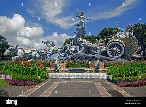 Patung Satria Gatotjaca Gatot Kaca Statue In Denpasar Bali Indonesien Stockfotografie Alamy