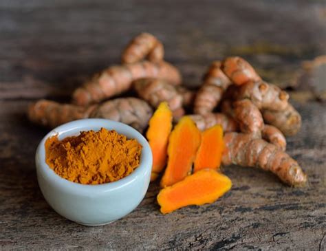 Le foglie di coriandolo sono considerate un sostituto del prezzemolo, per insaporire primi piatti, zuppe, minestre di verdure ma. Come si usa la curcuma fresca in cucina | DonnaD