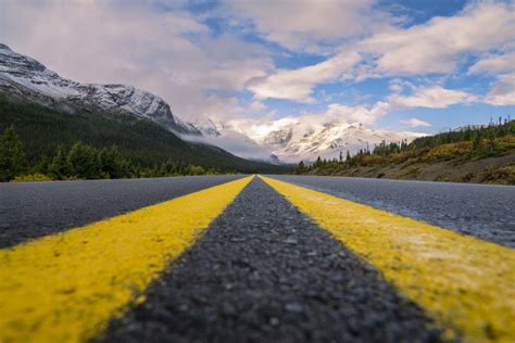 The Yellow Road Lines Explained | DriveSafe Online®