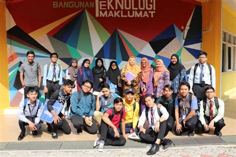 Merujuk kepada aplikasi pelbagai elemen, gaya, kualiti, nilai dan idea dalam sesuatu reka bentuk. UPSI DIPLOMA REKA BENTUK DAN PEMBANGUNAN PERMAINAN