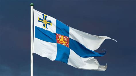 Военно воздушные силы Финляндии тихонько сбрасывают символ свастики