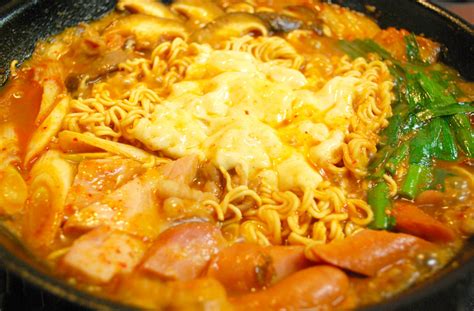 It's a flavorful medley of ramen noodles, meats, beans, tofu and veggies simmering in a savory . Budae jjigae (Korean army base stew) 2662 x 1747 : FoodPorn