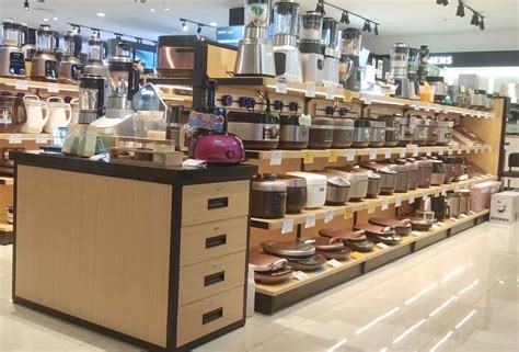 Heavy duty boltless racking storage solutions (which hold up to 850kg udl). Household appliances store display shelving in 2020 ...