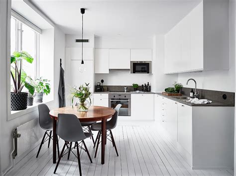 White Kitchen With A Round Dining Table Coco Lapine Designcoco Lapine