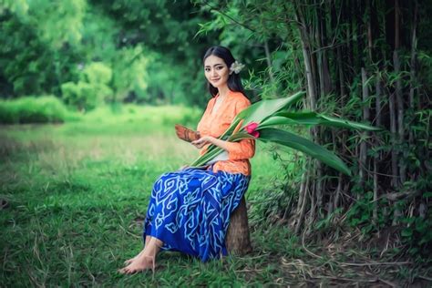 premium photo beautiful balinese women in traditional costumes culture of bali island and