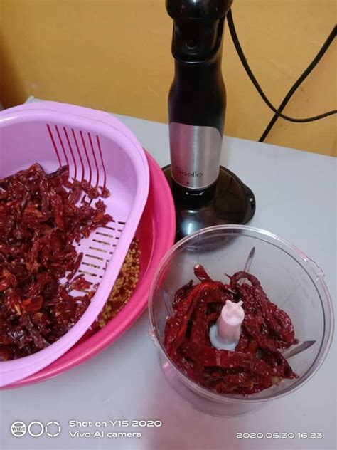 Diperbuat 100% daripada cili kering. Buat Cili Kering Kisar Halus, Tak Berbiji. Tangan Tak ...