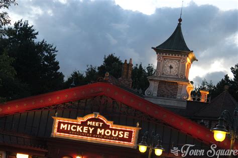 20th Highlights Meet Mickey Mouse Dlp Town Square Disneyland Paris