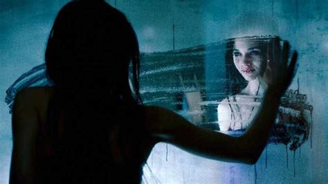 Look Away 2018 Review India Eisley Star In Thriller Heaven Of
