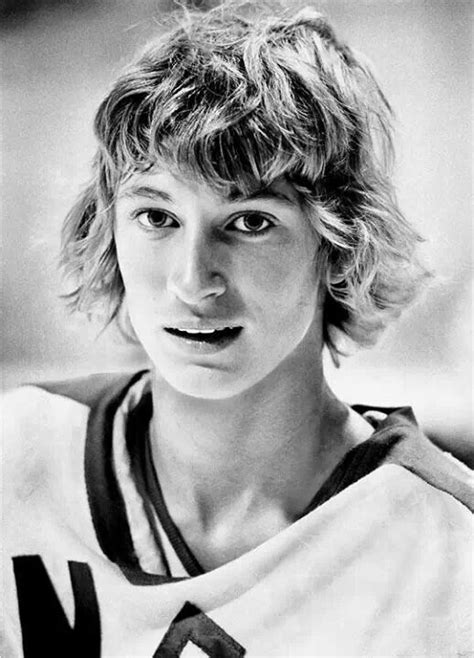 A Young Wayne Gretzky Wayne Gretzky Hockey Players Hockey