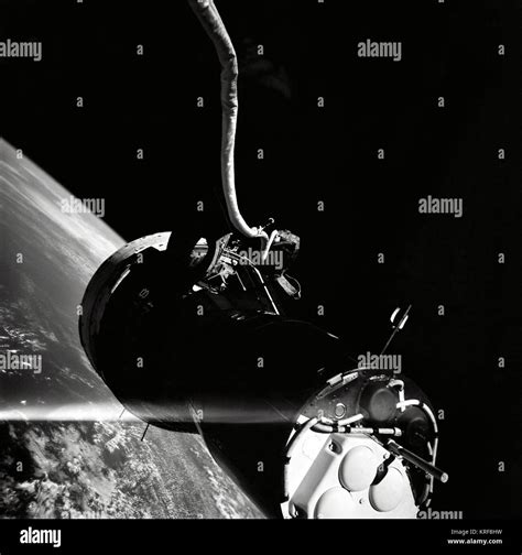 Gemini 9 And Earth Limb Gpn 2000 001495 Stock Photo Alamy