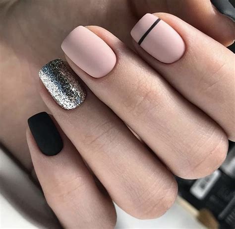 Elegir entre esmalte permanente o semipermanente para las uñas no es una tarea fácil por la proximidad de estos dos productos. Decoraciones de uñas | Manicura de uñas, Uñas cortas ...