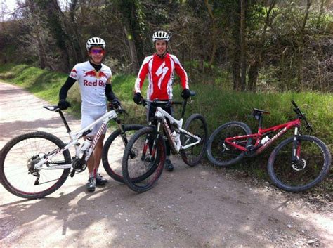 Marc Marquez si frattura una mano in mountain bike. Ok per ...