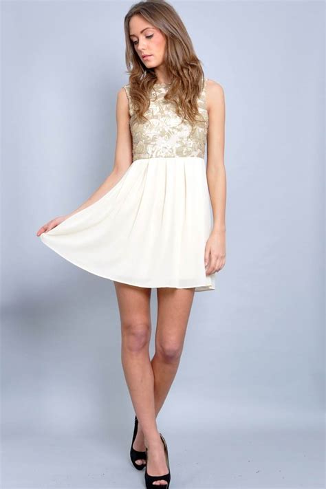 Se debe procurar que tu lista no ¿que ventaja tiene hacer una boda tipo cóctel? Vestidos de coctel para boda | AquiModa.com
