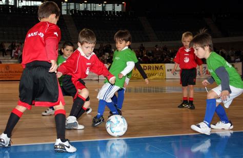 Es un partido de fútbol. Más de 200 niños participan en una diada de fútbol sala - Fútbol Sala - FutbolBalear.es