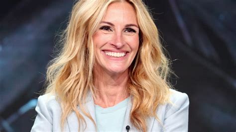Julia Roberts Tells Funny Story Of How She Found Out She Was Famous