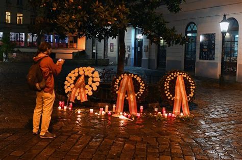 ปี 2562 ประเทศออสเตรียมีประชากรโดยประมาณ 8,867,870คน อายุขัยเฉลี่ยของประชากรหญิงสูงกว่าประชากรชาย ประชากรหญิงออสเตรีย. ออสเตรียรวบ 14 ผู้ต้องสงสัย เอี่ยวยิงกลางกรุงเวียนนา
