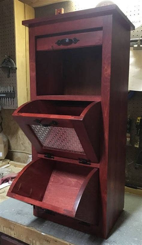 The front has a cut out star with poultry netting behind it which not only looks good, but serves as extra air. Potato and Onion Bin With Tambour Door | Potato and onion ...