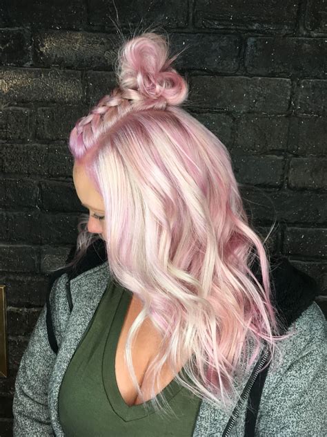 Bleach Blonde Hair With Pink Highlights
