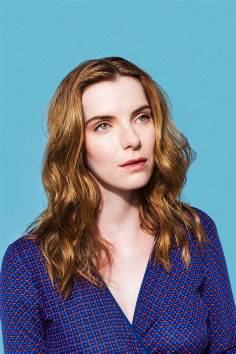 How Glow Star Betty Gilpin Transformed Into A Wwe Style Rage Machine Betty Gilpin Gq Gq