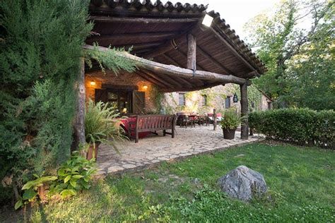 Dispone de habitaciones dobles, sala de estar, comedor, terraza, huerto y corral. Las mejores casas rurales de alquiler en España