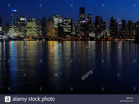Vancouver Skyline Bei Nacht Fotos Und Bildmaterial In Hoher Auflösung
