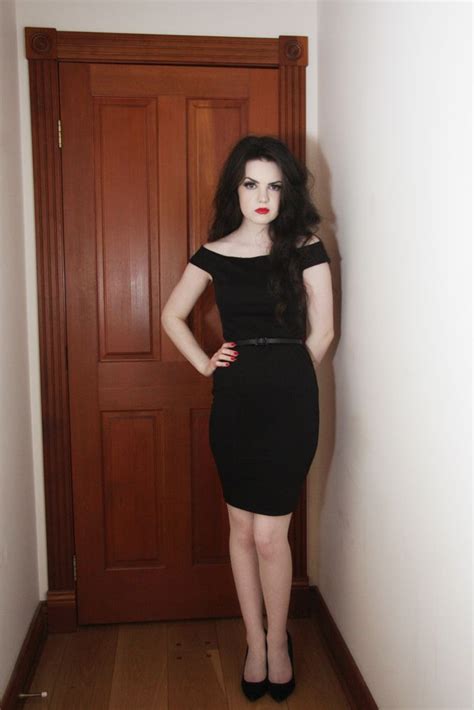 Life In Red Lipstick Style All Black Dresses Girl Fashion