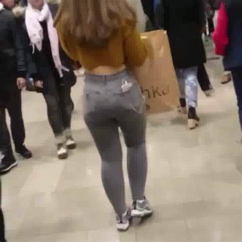 Creepshot At The Themepark With Thick Pawg Velvet Diablo In Tight Jeans