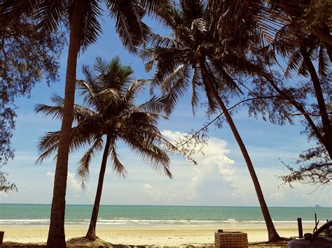 Looking for hotel sudara beach resort, a 2 star hotel in melawi? my name is mekcda ©™ ♥: Family Picnic at Pantai Melawi ...
