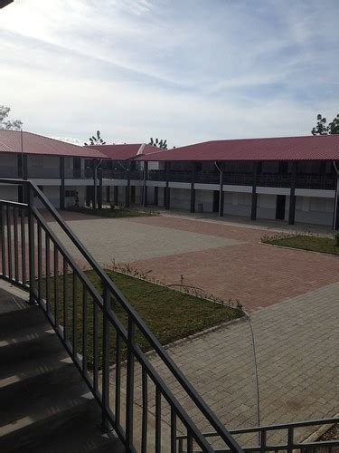 Lycée Anacaona de Léogâne Liceo reconstruido por Cruz Roja Flickr