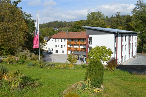 Boasting accommodations with a patio, ferienhaus fischbachtal is located in heimbach. Einweihung des Anbaus vom Haus Fischbachtal › mein-amadeus.de
