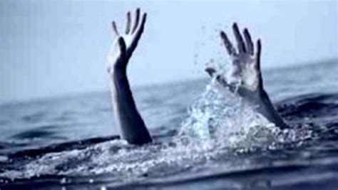 Girl Drowns At Bandstand Bandra While Taking Selfie YouTube