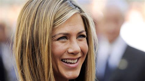 Charming Smile Of Jennifer Aniston 4k Hd Jennifer Aniston Wallpapers