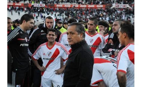 Que si tropezás grande, te levantás gigante, fue el mensaje en las redes. River se fue a la "B" por primera vez en su vida ...