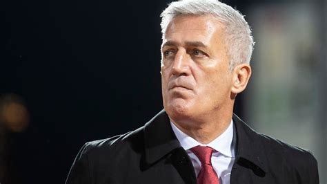 The person concerned would undoubtedly reject this interpretation, but there is in the case something of the order of revenge for the one who was only the third choice of the swiss football association at the time of settling the succession of 'ottmar hitzfeld, after the 2014 world cup. Falsche Aufstellung gegen Katar: Nati-Trainer Petkovic ...