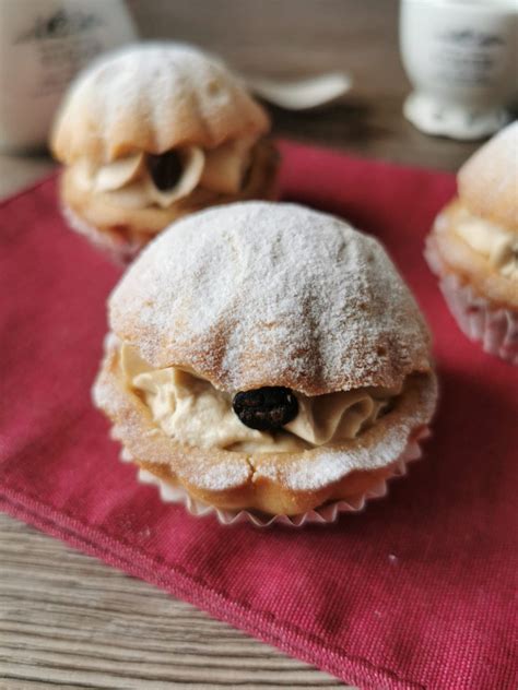 Si prepara in soli 4 minuti con pochissimi ingredienti. CONCHIGLIE DI PASTA FROLLA BIMBY, ripiene di crema al caffe'