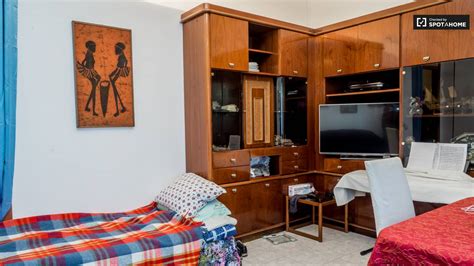 Spacious Room In 3 Bedroom Apartment In Loreto Milan Ref 119960