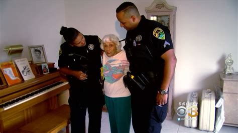 Officers Pay For Elderly Womans Groceries After Thieves Steal Her Wallet Youtube