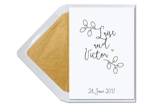 Einladungskarte zur hochzeit mit veredelungen in gold. Hochzeitseinladungskarte mit kleinem gold geprägten Herz und gold gefüttertem Umschlag. www ...