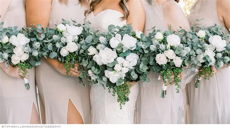 Nothing shows someone you care more than a stunning bouquet. How Much do Wedding Flowers Cost in 2021? | Something ...